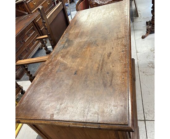 Antico Canterano – cassettone  Emiliano  Bolognese XVII sec . Cassetti bugnati . noce . Mis 143 x 60 . h 95