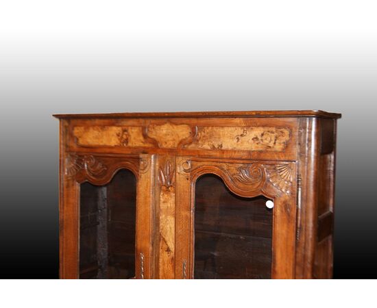 Vetrina francese stile provenzale del 1700 in castagno a due ante