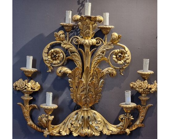 Grande applique veneta in legno intagliato e dorato, fine XVIII secolo
