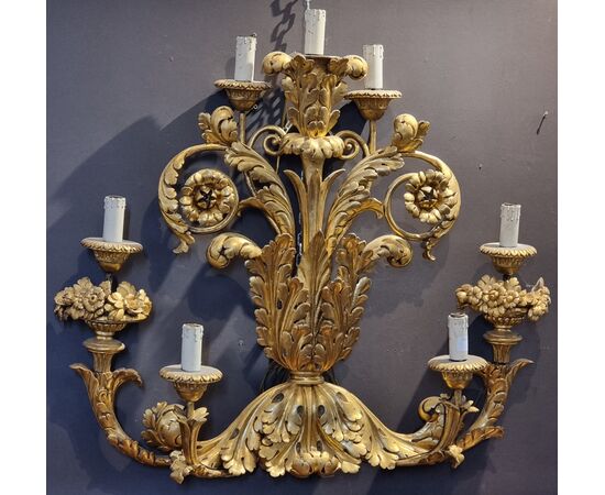 Grande applique veneta in legno intagliato e dorato, fine XVIII secolo