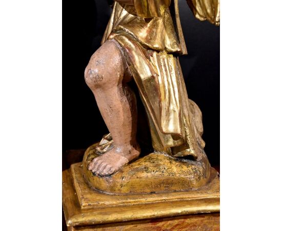 Coppia di angeli alati in legno intagliato, Toscana XVII secolo