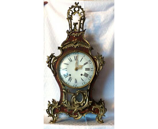 Orologio cartel.   Epoca e stile: Luigi XV, della seconda metà del XVIII secolo. 