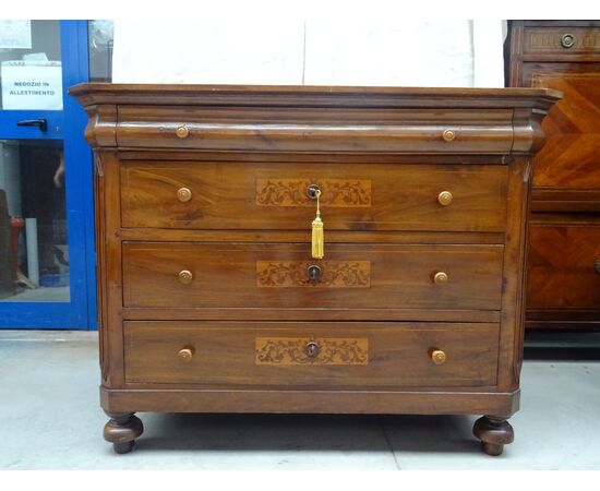 Cassettone in noce massello intarsiato Carlo X Piemonte prima metà 1800
