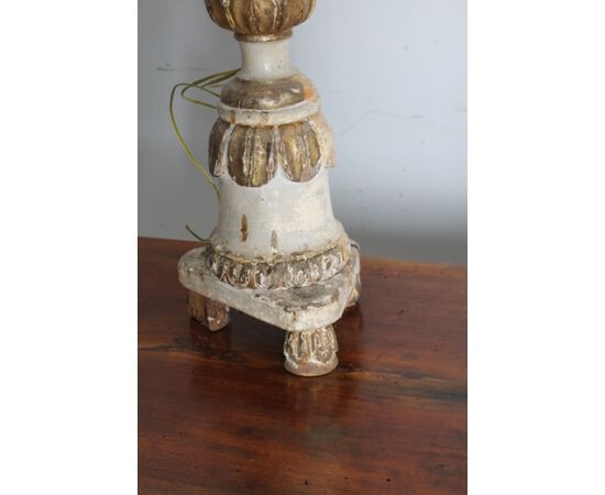 Antico Candelabro legno dipinto laccato Oro e Avorio XVIII sec . Mis cm 90 