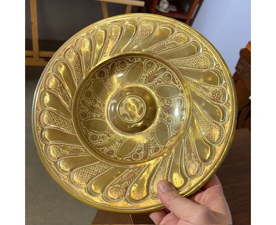 Antico piatto maiolica a Lustro oro  Ulisse Cantagalli fine 800  .Dipinto Moresco . Firenze cm 26
