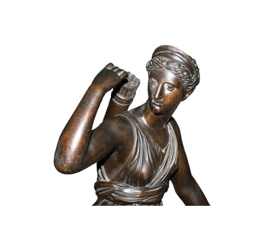 Scultura Francese di Metà 1800 raffigurante Dea Diana Cacciatrice