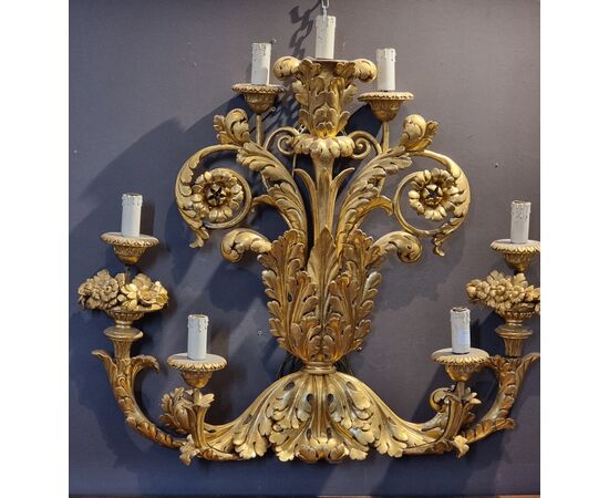 Grande applique veneta in legno intagliato e dorato, fine XVIII secolo