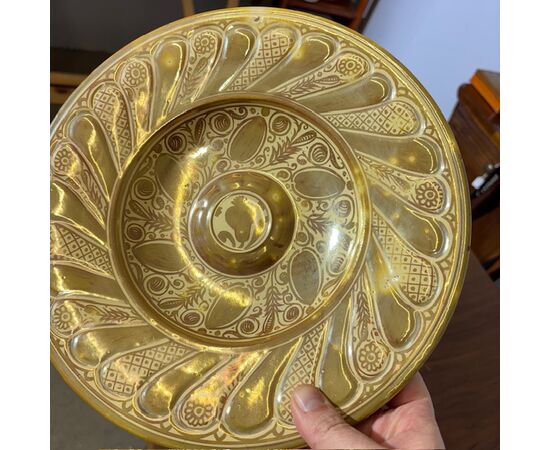 Antico piatto maiolica a Lustro oro  Ulisse Cantagalli fine 800  .Dipinto Moresco . Firenze cm 26