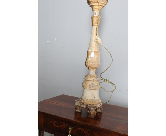 Antico Candelabro legno dipinto laccato Oro e Avorio XVIII sec . Mis cm 90 