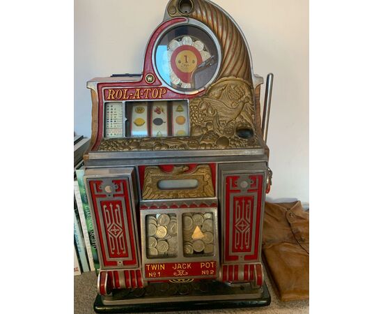 SLOT MACHINE