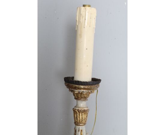 Antico Candelabro legno dipinto laccato Oro e Avorio XVIII sec . Mis cm 90 