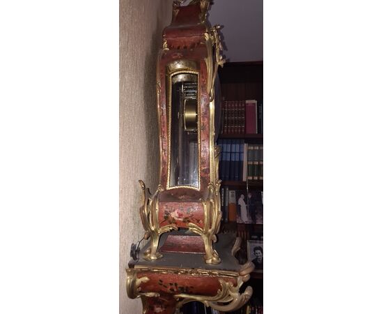 Orologio cartel.   Epoca e stile: Luigi XV, della seconda metà del XVIII secolo. 