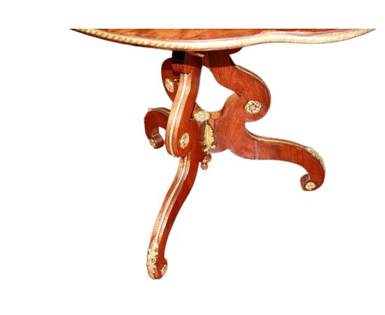 Tavolino a vela stile Luigi XV in legno di bois de violette del 1800