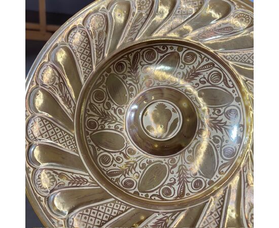 Antico piatto maiolica a Lustro oro  Ulisse Cantagalli fine 800  .Dipinto Moresco . Firenze cm 26