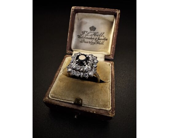 Anello  con  Zaffiro  e  Diamanti  