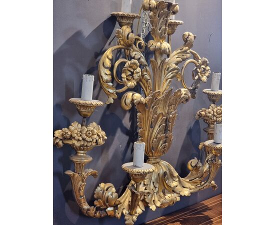 Grande applique veneta in legno intagliato e dorato, fine XVIII secolo