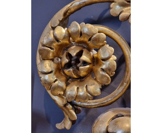 Grande applique veneta in legno intagliato e dorato, fine XVIII secolo