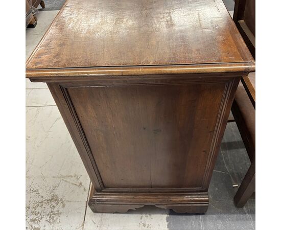 Antico Canterano – cassettone  Emiliano  Bolognese XVII sec . Cassetti bugnati . noce . Mis 143 x 60 . h 95
