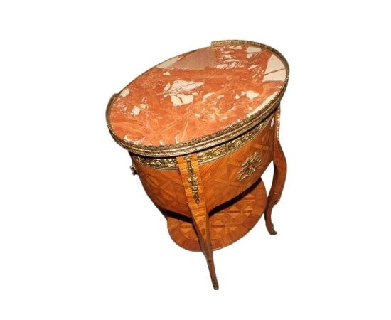 Tavolino comodino francese del 1800 Stile Luigi XV in Bois de Rose
