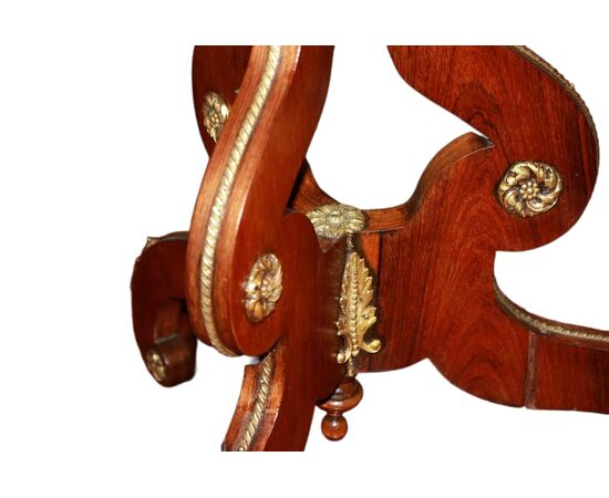 Tavolino a vela stile Luigi XV in legno di bois de violette del 1800