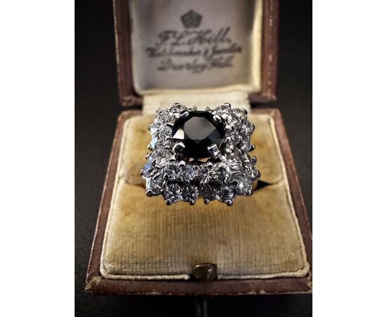 Anello  con  Zaffiro  e  Diamanti  