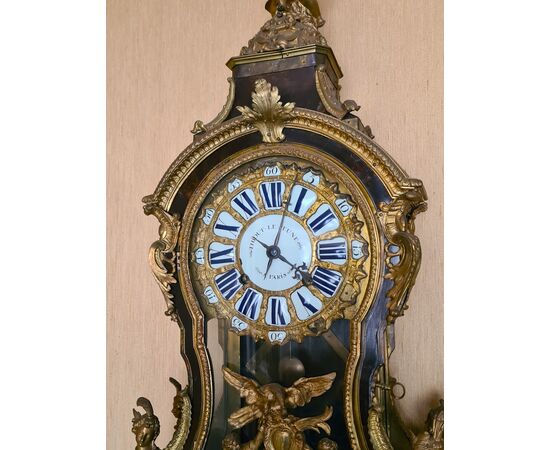 Orologio cartel.   Epoca e stile: Luigi XV, della seconda metà del XVIII secolo