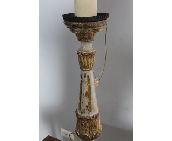 Antico Candelabro legno dipinto laccato Oro e Avorio XVIII sec . Mis cm 90 