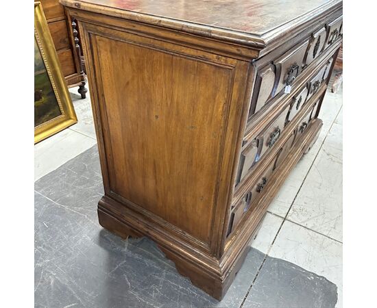 Antico Canterano – cassettone  Emiliano  Bolognese XVII sec . Cassetti bugnati . noce . Mis 143 x 60 . h 95