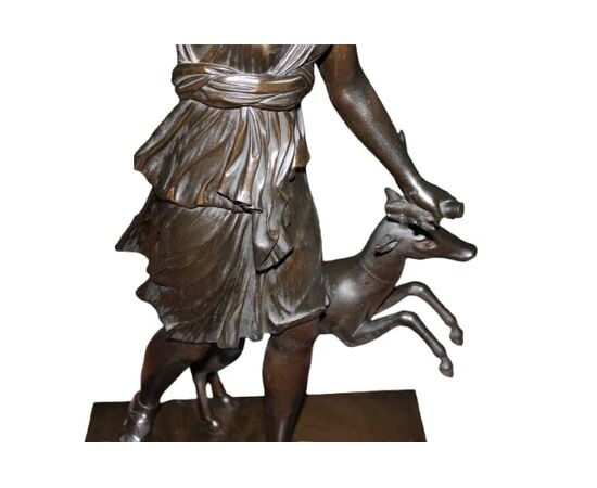 Scultura Francese di Metà 1800 raffigurante Dea Diana Cacciatrice