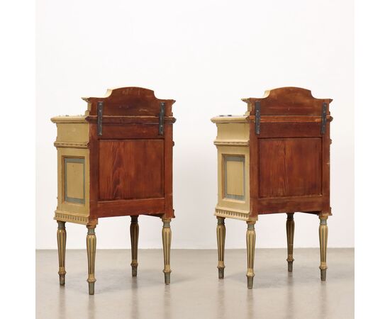 Coppia di Comodini in Stile Neoclassico Italia Metà XX Secolo