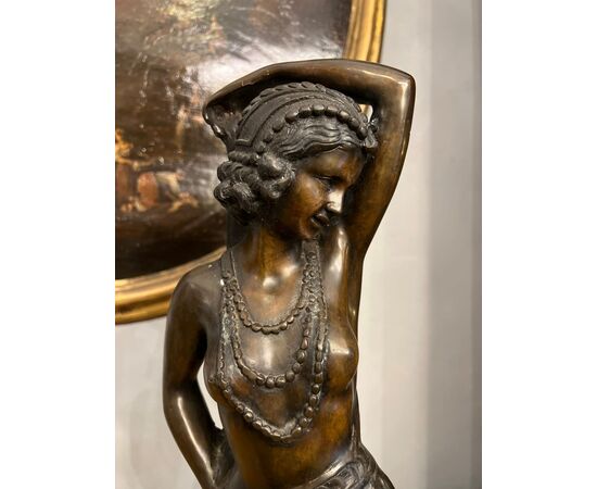 Scultura raffigurante Odalisca 