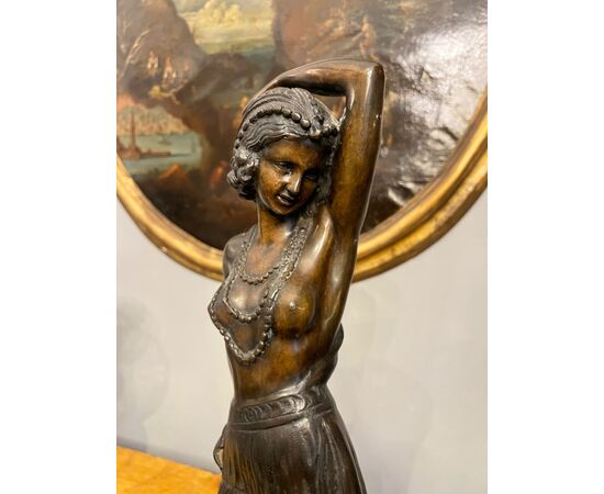 Scultura raffigurante Odalisca 