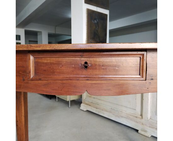 Antico tavolo rettangolare rustico in noce Luigi XVI 