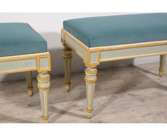 Coppia di panche neoclassiche in legno laccato, Torino fine XVIII secolo 