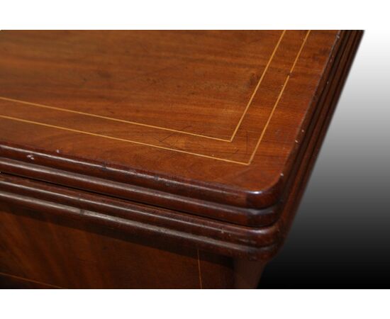 Bellissimo tavolino da gioco francese stile Carlo X in legno di mogano
