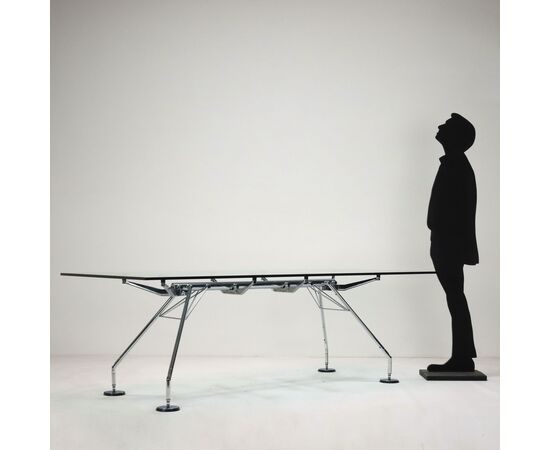 Tavolo 'Nomos' di Norman Foster per Tecno
