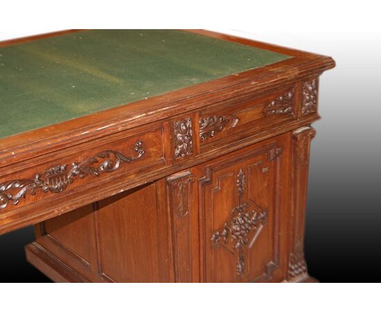 Scrivania ministeriale francese del 1800 in legno di mogano con cassetti