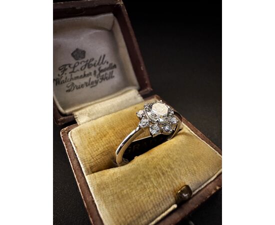 Anello  a  fiore  con  Diamanti 
