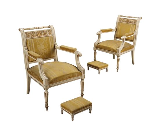 Coppia Poltrone con Poggia Piedi in Stile Neoclassico Italia Ultimo Quarto XIX Secolo