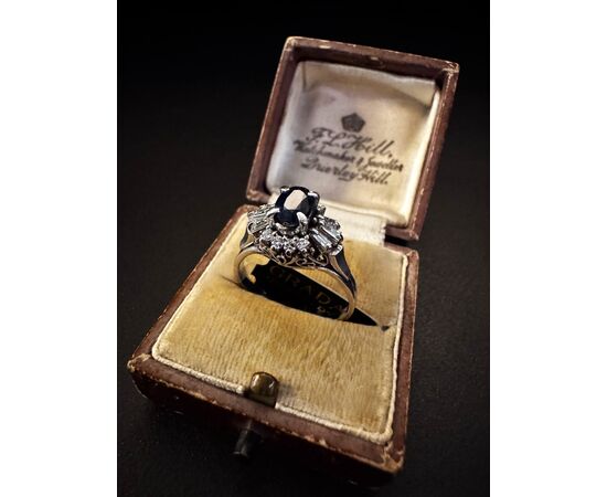 Anello  con  Zaffiro  e  Diamanti  