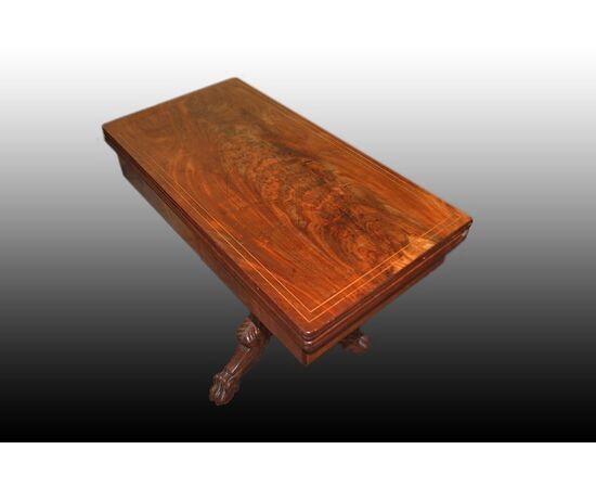 Bellissimo tavolino da gioco francese stile Carlo X in legno di mogano