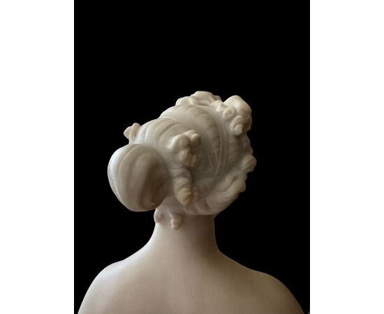 SCULTURA IN MARMO " VENERE "
