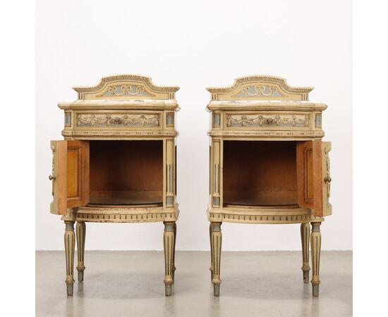 Coppia di Comodini in Stile Neoclassico Italia Metà XX Secolo