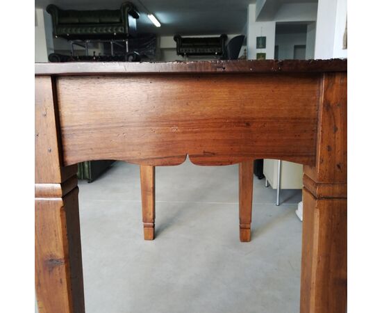 Antico tavolo rettangolare rustico in noce Luigi XVI 