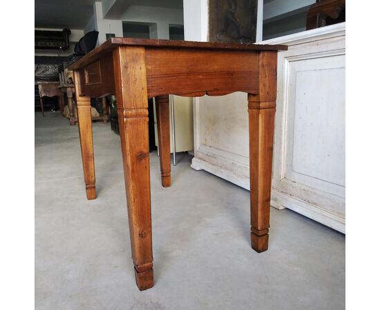 Antico tavolo rettangolare rustico in noce Luigi XVI 