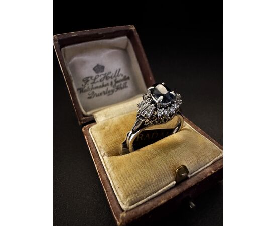Anello  con  Zaffiro  e  Diamanti  