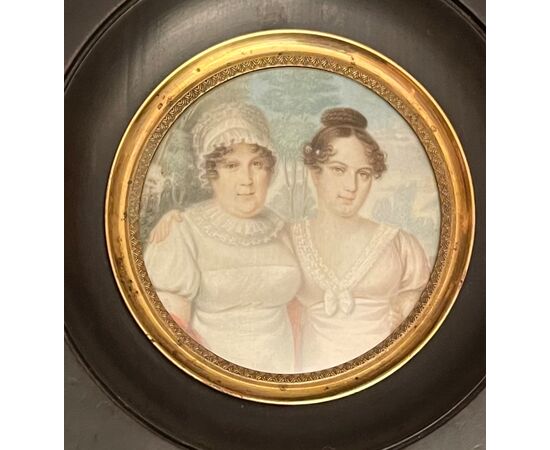 Miniatura olio su osso raffigurante coppia di figure femminili.