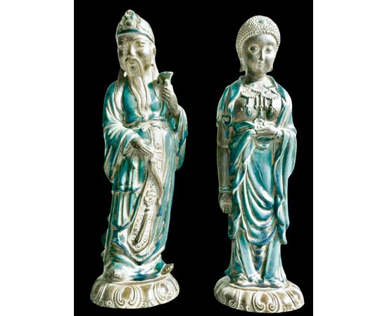 Coppia di figure orientali in terracotta parzialmente invetriata.Manifattura Ugo Zaccagnini.