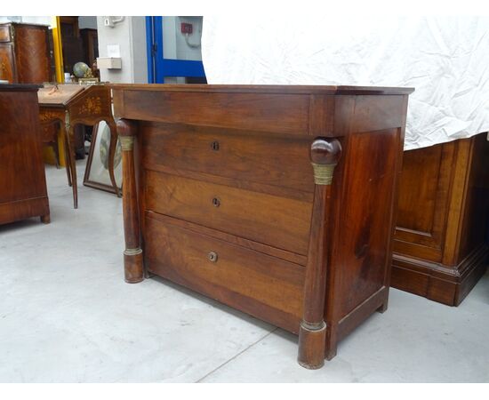 Cassettone Impero in noce massello con biglie piano in noce 1820 Francia