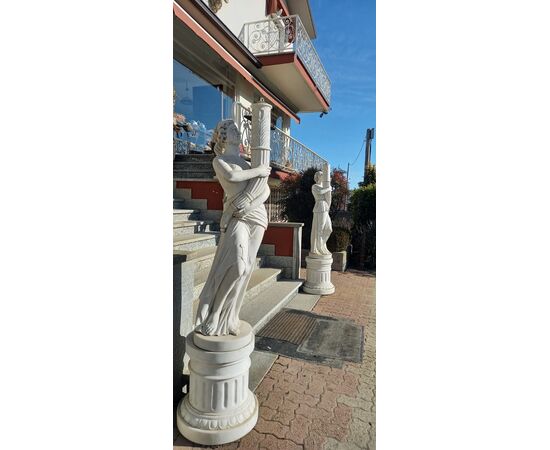 Statua in marmo bianco
